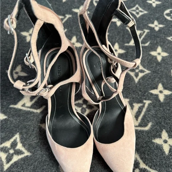 Heels - Picture 2 of 4